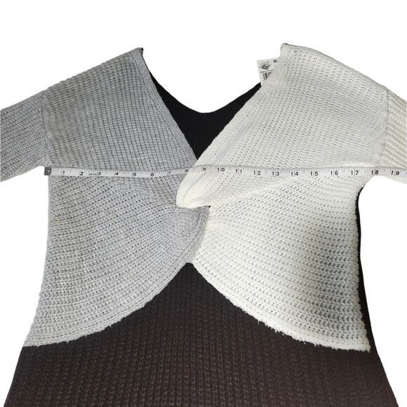 Chic & Modern Color Block Knitted Mini Dress | White, Black & Gray 3-Tone | M - Picture 3 of 12